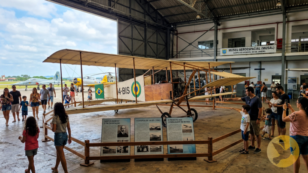 Imagem do 14-BIS em exposição no MUSAL