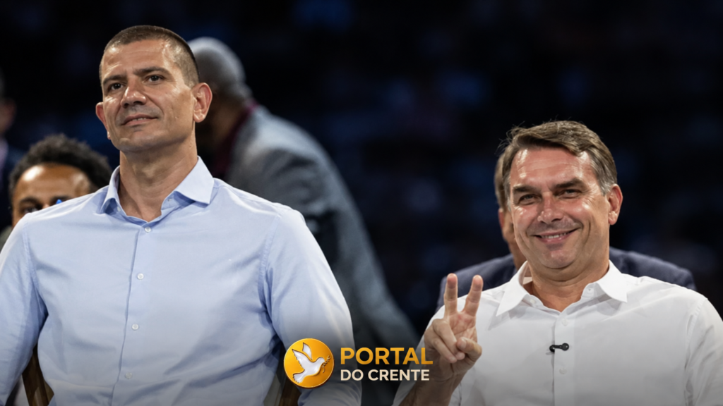 Flavio Bolsonaro e o Governador eleito Douglas Ruas no evento que marcou o centenário do Ministério de Madureira